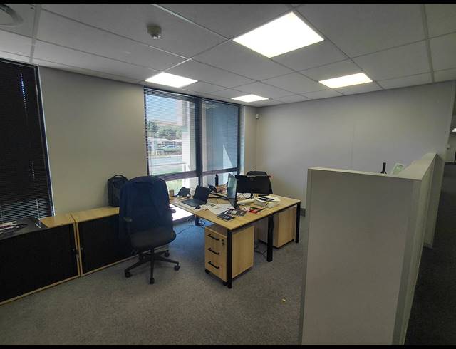 1,332M² OFFICE TO LET IN VORNA VALLEY